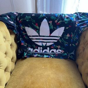 Adidas oversized crop top, active tee.